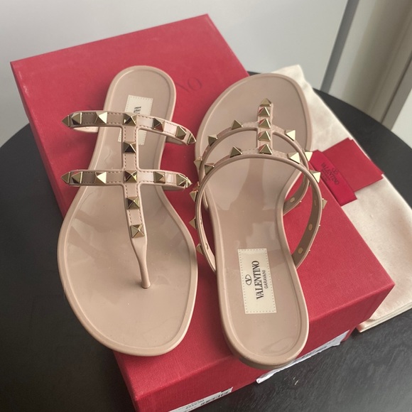 Valentino Garavani Shoes - Valentino Garavani Rockstud Jelly Thong Sandal Poudre 37